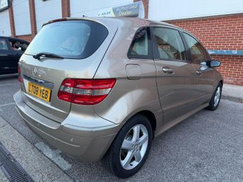 Mercedes-Benz B Class 2.0 B200 SE MPV 5dr Petrol CVT (175 g/km, 136 bhp)