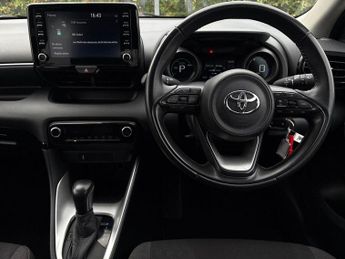 Toyota Yaris 1.5 VVT-h Design Hatchback 5dr Petrol Hybrid E-CVT Euro 6 (s/s) 