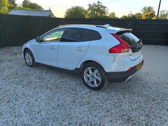 Volvo V40 Cross Country 1.6 T4 Lux Nav Hatchback 5dr Petrol Powershift Euro 5 (s/s) (180
