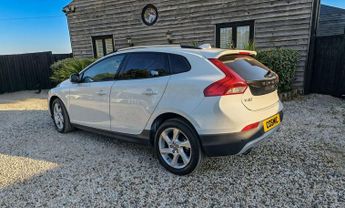 Volvo V40 Cross Country 1.6 T4 Lux Nav Hatchback 5dr Petrol Powershift Euro 5 (s/s) (180