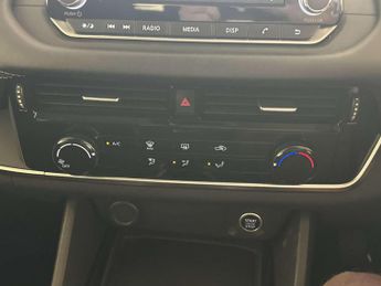 Nissan Qashqai 1.3 DIG-T MHEV Visia SUV 5dr Petrol Hybrid Manual Euro 6 (s/s) (