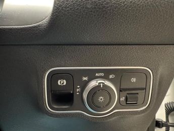 Mercedes-Benz EQB EQB 350 66.5kWh AMG Line (Premium Plus) Auto 4MATIC 5dr