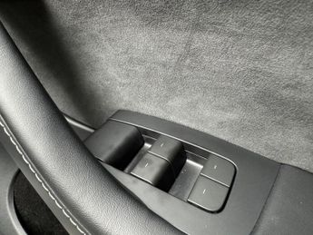 Tesla Model Y (Dual Motor) Long Range Auto 4WDE 5dr