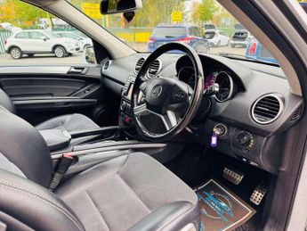 Mercedes-Benz M Class 3.0 ML300 CDI V6 BlueEfficiency Sport Tiptronic 4WD Euro 4 5dr
