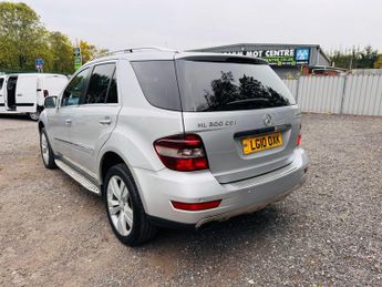 Mercedes-Benz M Class 3.0 ML300 CDI V6 BlueEfficiency Sport Tiptronic 4WD Euro 4 5dr