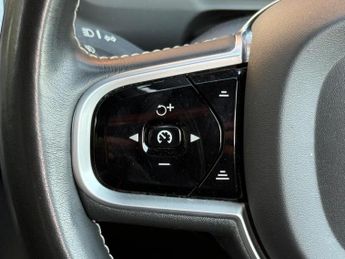 Volvo XC90 2.0 B6 MHEV R-Design Auto 4WD Euro 6 (s/s) 5dr