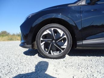 MG MG4 51kWh SE Auto 5dr