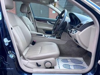 Mercedes-Benz C Class 2.1 C220 CDI BlueEfficiency Elegance Auto Euro 5 5dr