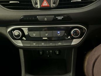 Hyundai i30 1.0 T-GDi Blue Drive SE Nav Hatchback 5dr Petrol Manual Euro 6 (