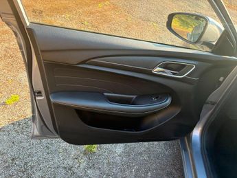 MG MG5 52.5kWh Exclusive Auto 5dr