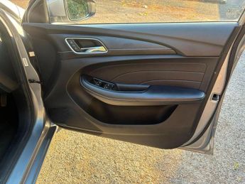MG MG5 52.5kWh Exclusive Auto 5dr