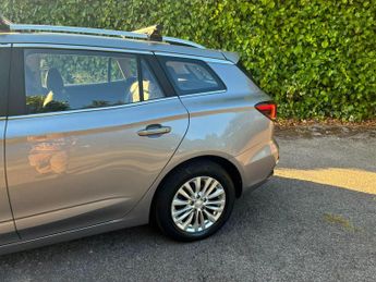 MG MG5 52.5kWh Exclusive Auto 5dr