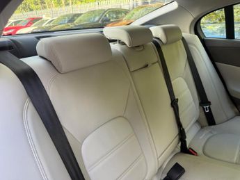 Jaguar XE 2.0d Prestige Auto Euro 6 (s/s) 4dr