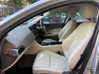 Jaguar XE 2.0d Prestige Auto Euro 6 (s/s) 4dr