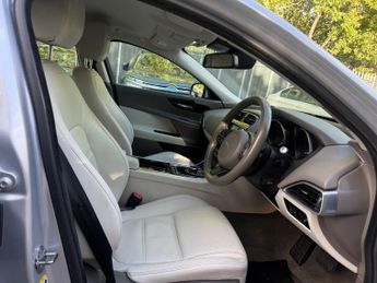 Jaguar XE 2.0d Prestige Auto Euro 6 (s/s) 4dr