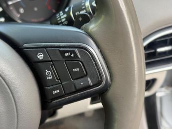 Jaguar XE 2.0d Prestige Auto Euro 6 (s/s) 4dr