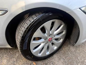 Jaguar XE 2.0d Prestige Auto Euro 6 (s/s) 4dr