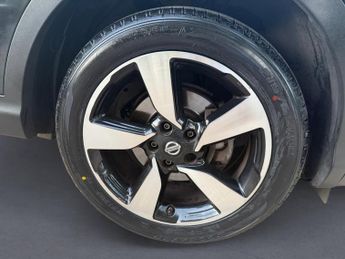 Nissan Qashqai 1.2 DIG-T n-tec+ XTRON 2WD Euro 5 (s/s) 5dr