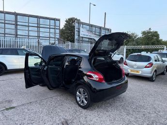 Peugeot 208 1.6 e-HDi Allure Euro 5 (s/s) 5dr