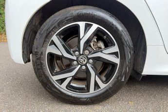 Toyota Yaris 1.5 VVT-h Design E-CVT Euro 6 (s/s) 5dr
