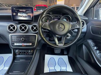Mercedes-Benz A Class 1.5 A180d Sport (Executive) 7G-DCT Euro 6 (s/s) 5dr