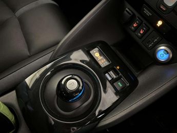 Nissan Leaf 40kWh Tekna Hatchback 5dr Electric Auto (150 ps)
