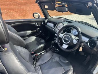 MINI Convertible 1.6 Cooper Auto Euro 4 2dr