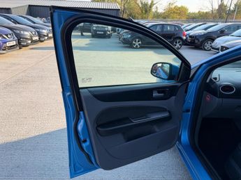 Ford Focus 1.6 Zetec 5dr