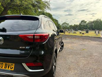 MG MG ZS 44.5kWh Exclusive Auto 5dr