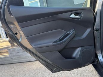 Ford Focus 1.0T EcoBoost Titanium Euro 6 (s/s) 5dr