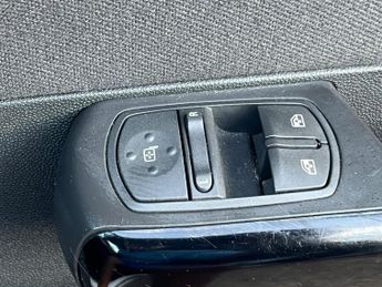 Vauxhall Corsa 1.4i 16v Club 5dr