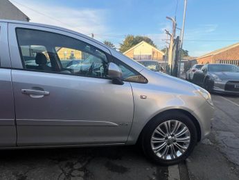 Vauxhall Corsa 1.4i 16v Club 5dr