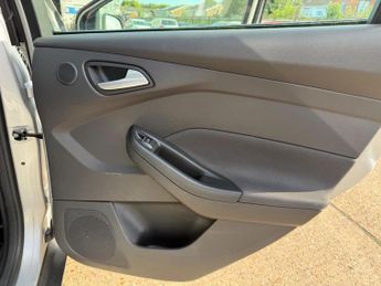 Ford Focus 1.6 Titanium Navigator Powershift Euro 5 5dr