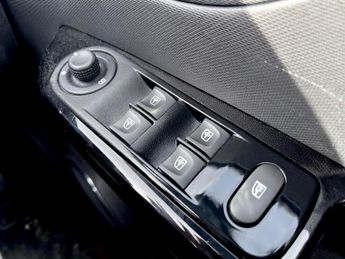Renault Captur 1.2 TCe ENERGY Signature Nav Auto Euro 6 (s/s) 5dr