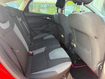 Ford Focus 1.0T EcoBoost Zetec Navigator Euro 5 (s/s) 5dr