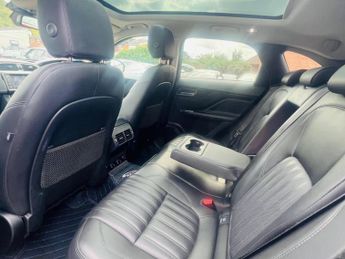 Jaguar F-PACE 2.0 D180 Portfolio Auto AWD Euro 6 (s/s) 5dr