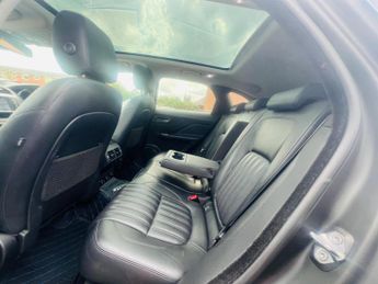 Jaguar F-PACE 2.0 D180 Portfolio Auto AWD Euro 6 (s/s) 5dr