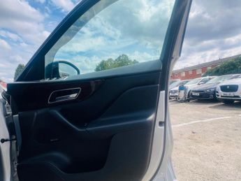 Jaguar F-PACE 2.0 D180 Portfolio Auto AWD Euro 6 (s/s) 5dr