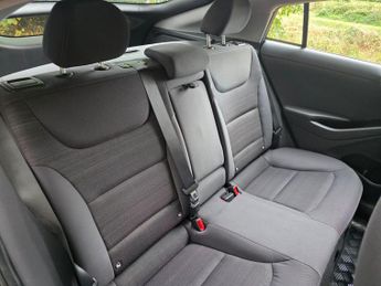 Hyundai IONIQ 1.6 h-GDi Premium DCT Euro 6 (s/s) 5dr