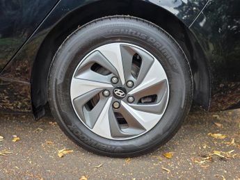 Hyundai IONIQ 1.6 h-GDi Premium DCT Euro 6 (s/s) 5dr