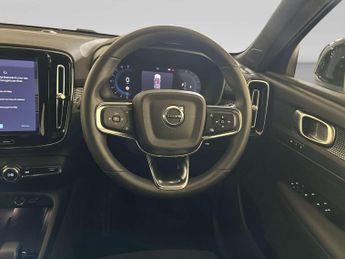 Volvo XC40 2.0 B3 MHEV Plus Dark SUV 5dr Petrol Hybrid DCT Auto Euro 6 (s/s