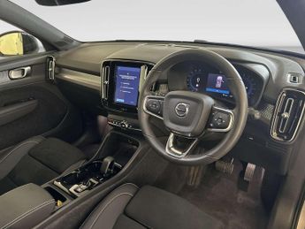 Volvo XC40 2.0 B3 MHEV Plus Dark SUV 5dr Petrol Hybrid DCT Auto Euro 6 (s/s