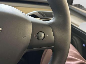 Tesla Model Y (Dual Motor) Long Range SUV 5dr Electric Auto 4WDE (384 bhp)