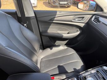 MG MG5 61.1kWh Exclusive Long Range Auto 5dr
