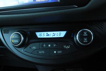 Toyota Yaris 1.5 VVT-h Icon Tech E-CVT Euro 6 (s/s) 5dr