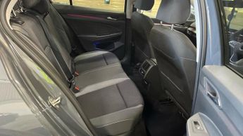 Volkswagen Golf 1.5 eTSI MHEV Active DSG Euro 6 (s/s) 5dr