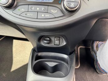 Toyota Yaris 1.5 VVT-h Icon E-CVT Euro 6 (s/s) 5dr