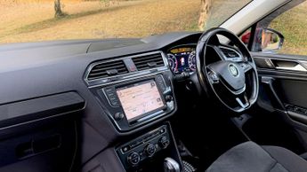 Volkswagen Tiguan 2.0 TDI BlueMotion Tech SEL DSG Euro 6 (s/s) 5dr