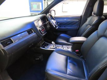 Mitsubishi Outlander 2.4h TwinMotor 13.8kWh 4h CVT 4WD Euro 6 (s/s) 5dr