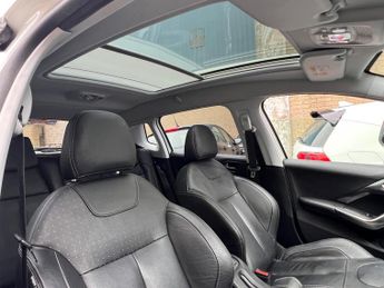 Peugeot 2008 1.6 VTi Feline Euro 5 5dr (Mistral)